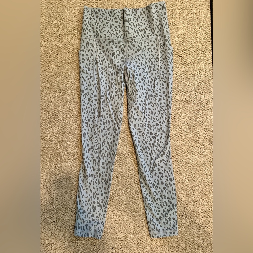 Athleta Salutation Stash 7/8 Leopard Leggings